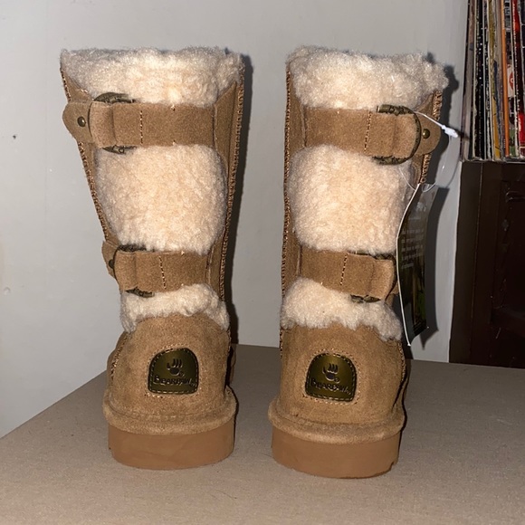 NWT tan BearPaw fur boots with buckles. - Picture 1 of 6